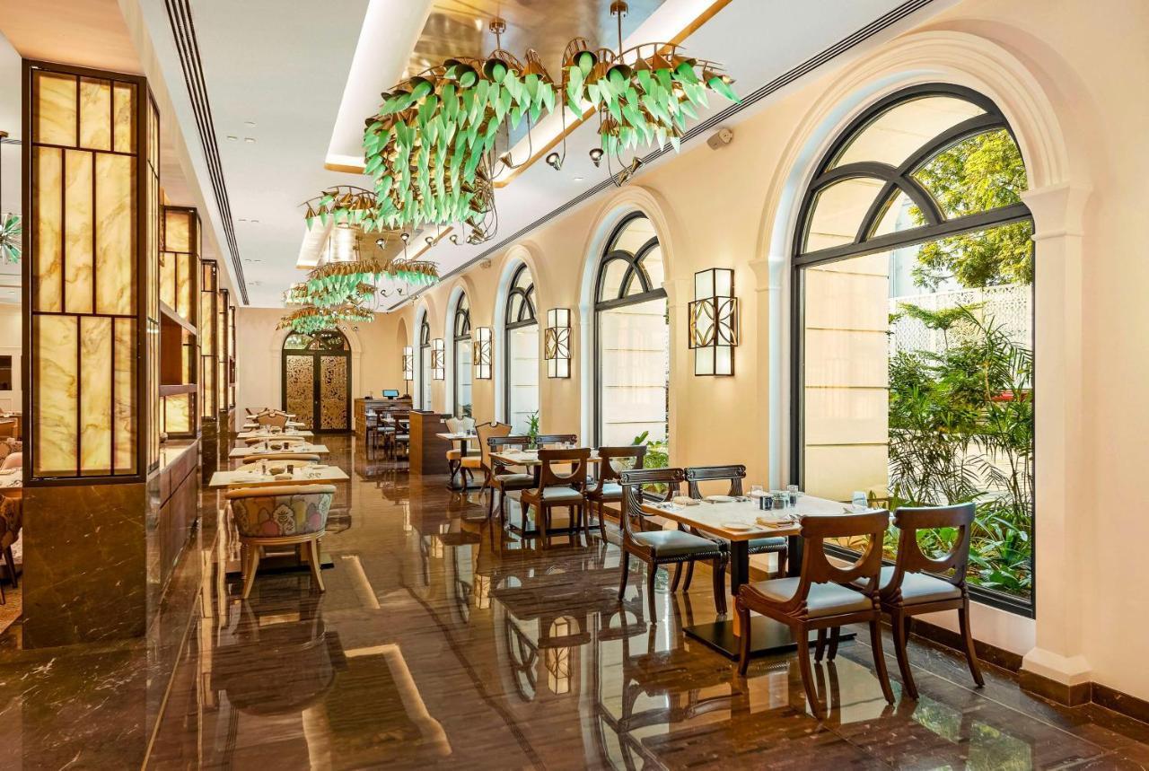 Radisson Blu Hotel & Suites Grt Chennai Exterior photo The restaurant